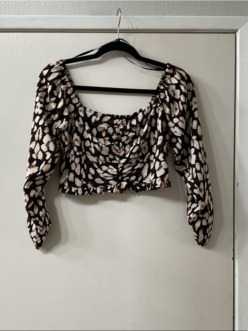 Forever 21 Black, Cream & Brown Printed Ruched Crop Top - Picture 1 of 5
